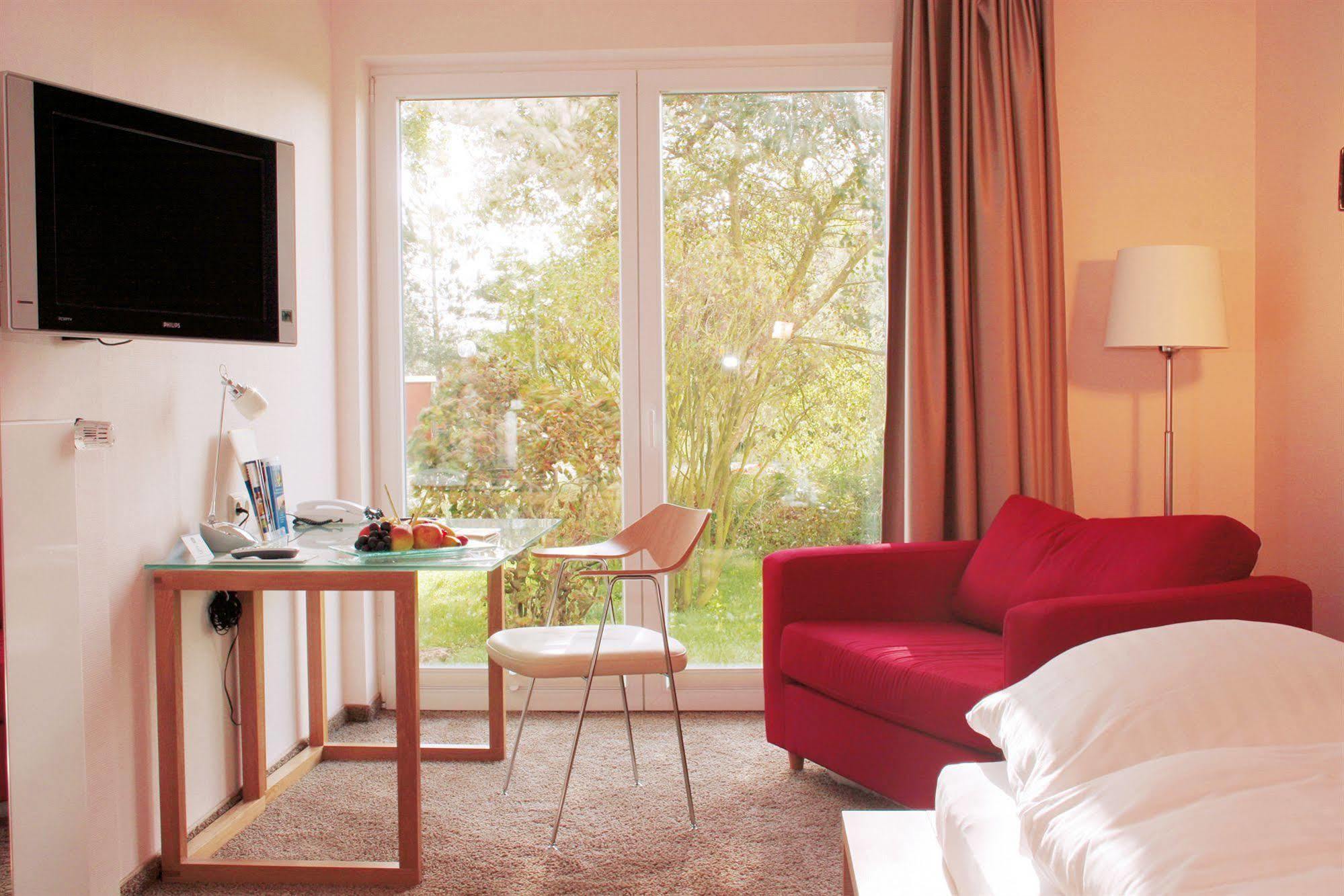 Ambassador Hotel & Spa ซังคท์ พีเทอร์-ออร์ดิง ภายนอก รูปภาพ